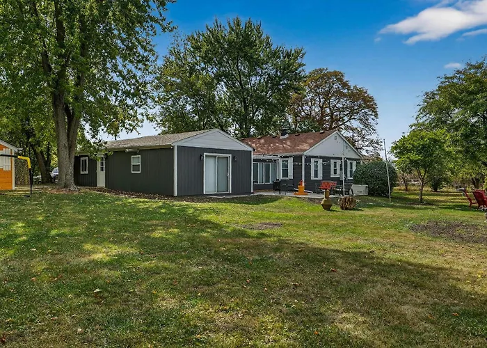 Holiday home Greenway Getaway-private Huge Outdoor Fun, Game,navy Beach Park