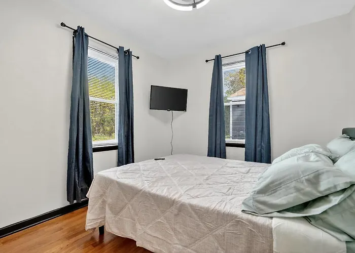 Greenway Getaway-private Huge Outdoor Fun, Game,navy Holiday home