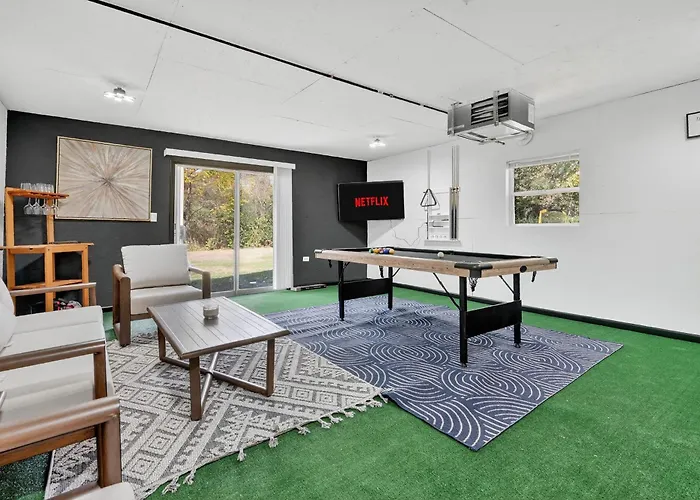Holiday home Greenway Getaway-private Huge Outdoor Fun, Game,navy Beach Park