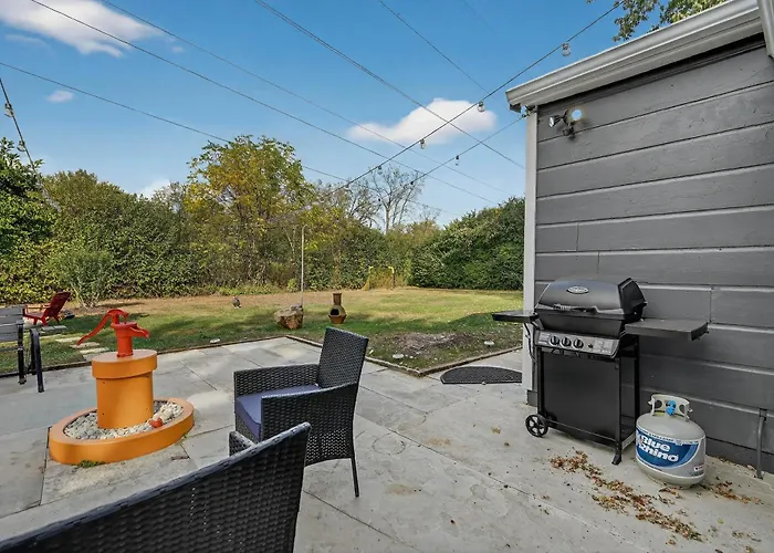 Holiday home Greenway Getaway-private Huge Outdoor Fun, Game,navy *