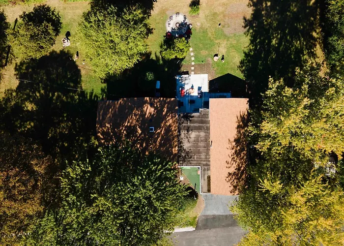 Holiday home Greenway Getaway-private Huge Outdoor Fun, Game,navy *