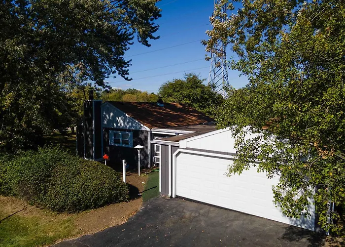 Holiday home Greenway Getaway-private Huge Outdoor Fun, Game,navy *